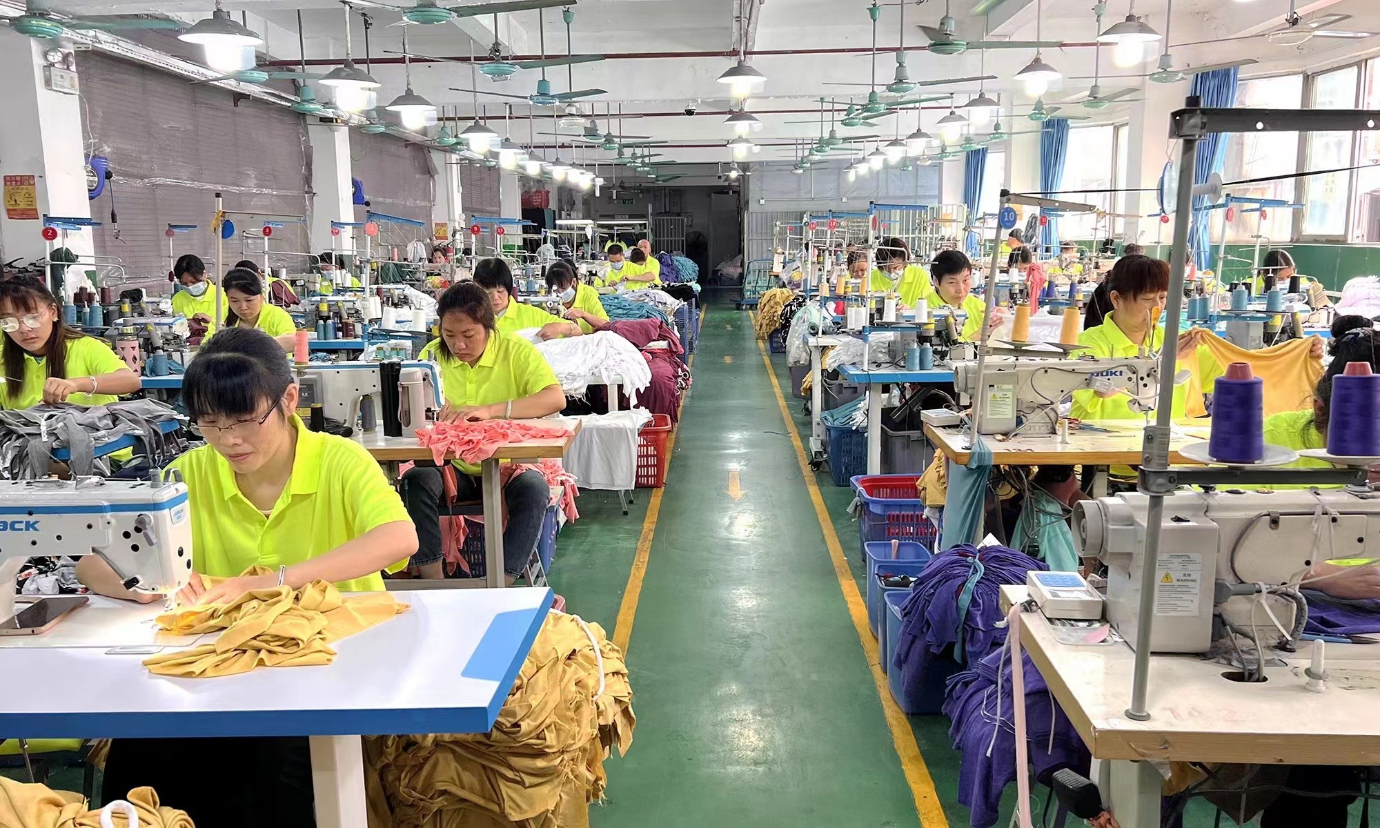 Guangzhou Vinas clothing technology Co., LTD কারখানা উত্পাদন লাইন